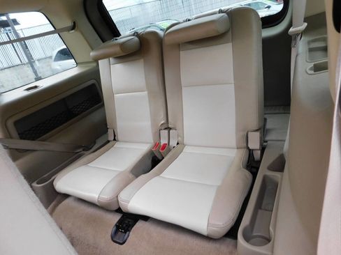 Used 2010 Ford Explorer XLT image 6