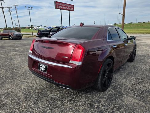 Used 2019 Chrysler 300 Limited AWD/4WD image 7