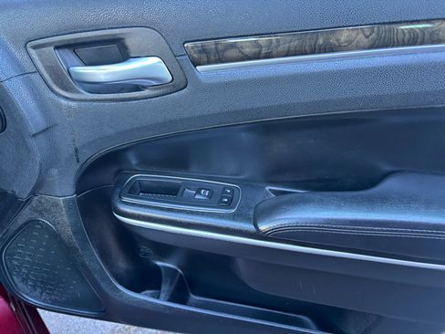 Used 2019 Chrysler 300 Limited image 25