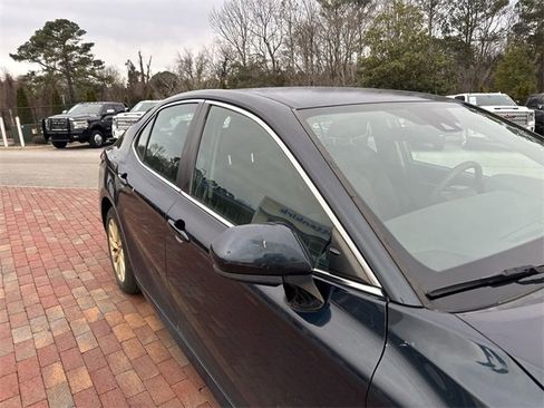 Used 2020 Toyota Camry LE image 18