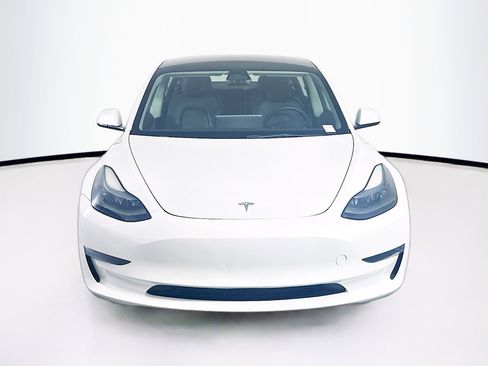 Used 2023 Tesla Model 3 Standard Range image 2