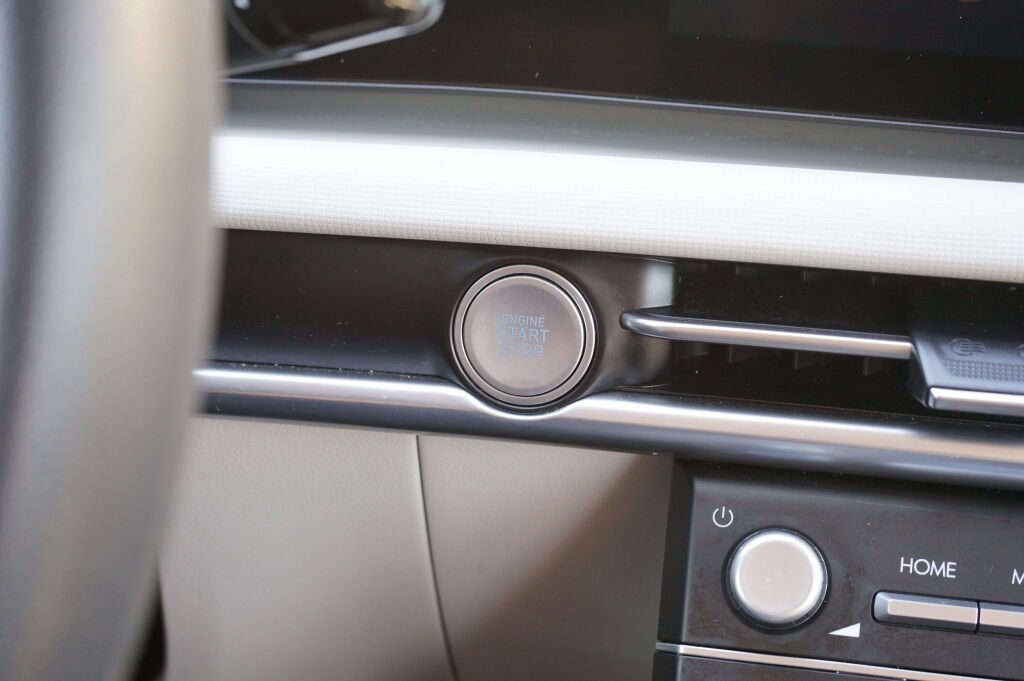 Used 2025 Hyundai Tucson SE FWD image 28