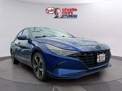 Used 2023 Hyundai Elantra SEL w/ Convenience Package FWD image 4