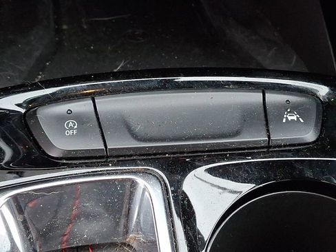 Certified 2024 Chevrolet Trax RS w/ Sunroof Package FWD image 32