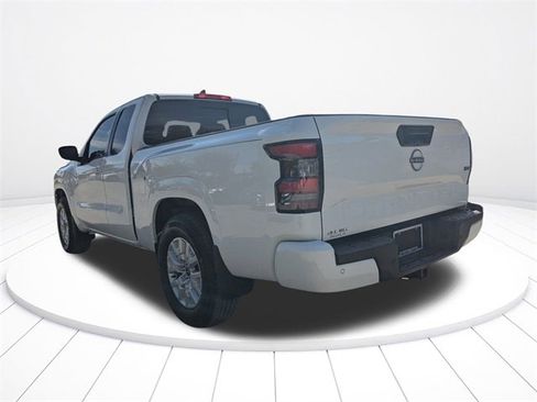 Used 2023 Nissan Frontier SV w/ SV Convenience Package image 6