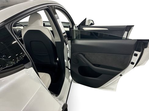Certified 2023 Tesla Model Y AWD image 12