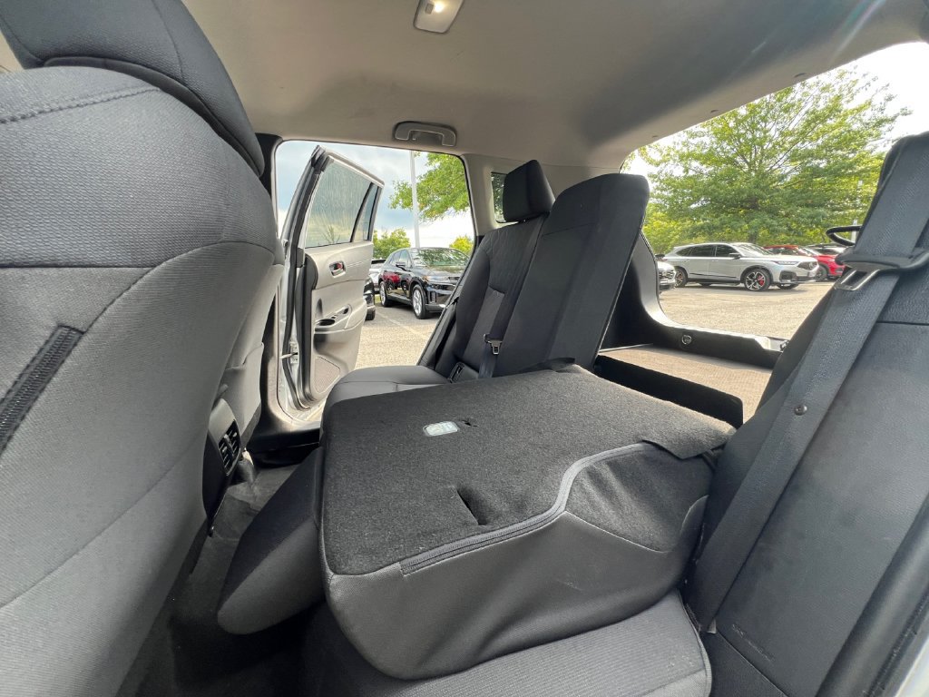 Used 2025 Toyota Corolla Cross LE FWD image 27
