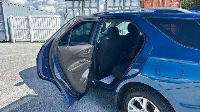 Used 2019 Chevrolet Equinox LT w/ Sun & Navigation Package AWD/4WD image 28