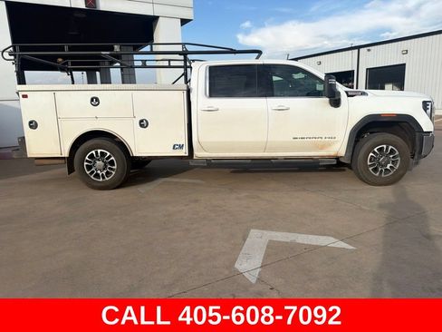 Used 2024 GMC Sierra 2500 SLE AWD/4WD image 2