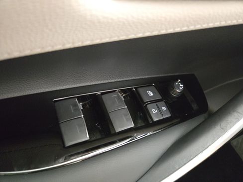 Used 2025 Toyota Corolla XSE FWD image 28