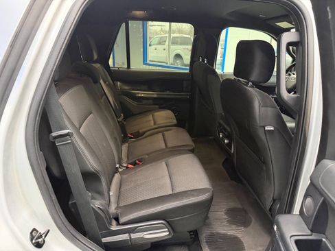 Used 2018 Ford Expedition XLT image 18