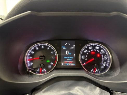 Used 2021 Toyota RAV4 XLE AWD/4WD image 28