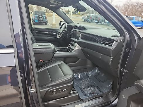 Used 2023 GMC Yukon XL Denali w/ Max Trailering Package image 18