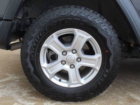 Used 2018 Jeep Wrangler Sport image 9