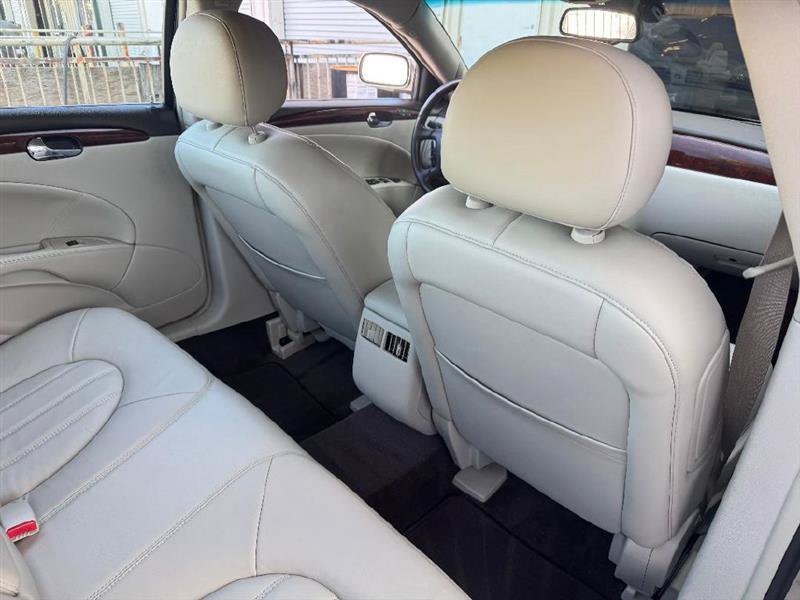 Used 2007 Buick Lucerne CXL w/ Luxury Package FWD image 32