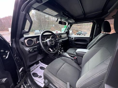 Used 2018 Jeep Wrangler Sport image 9