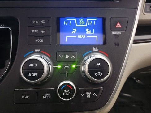 Used 2017 Toyota Sienna XLE image 23
