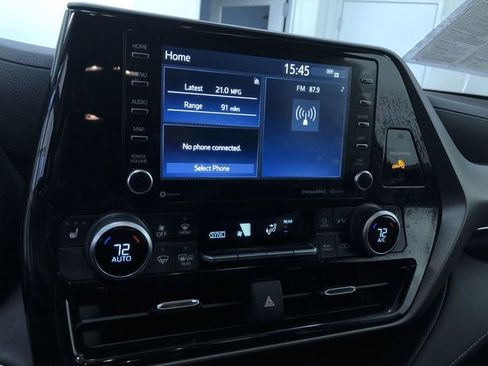 Certified 2021 Toyota Highlander XLE image 28