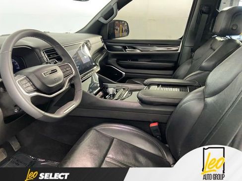 Used 2022 Jeep Wagoneer Series I w/ Premium Group I AWD/4WD image 12