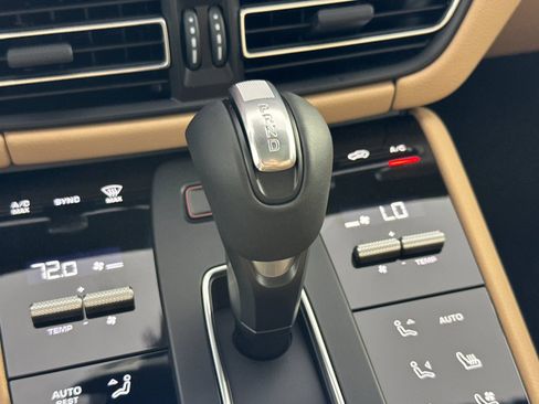 New 2026 Porsche Macan image 25