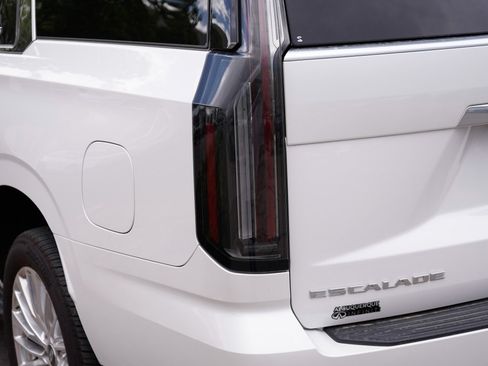 Used 2025 Cadillac Escalade ESV Premium Luxury w/ LPO, Floor Liner Package AWD/4WD image 8