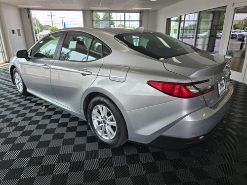 Used 2025 Toyota Camry LE FWD image 5