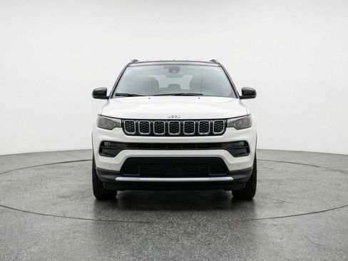 Used 2025 Jeep Compass Limited AWD/4WD image 2