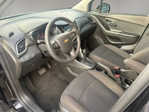 Used 2022 Chevrolet Trax LS w/ Tint and Cruise Package FWD image 16