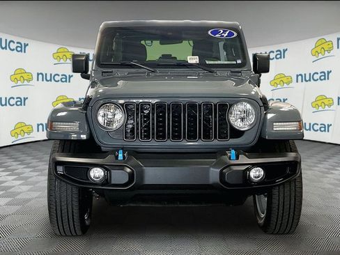 Used 2024 Jeep Wrangler Unlimited w/ Convenience Group AWD/4WD image 2