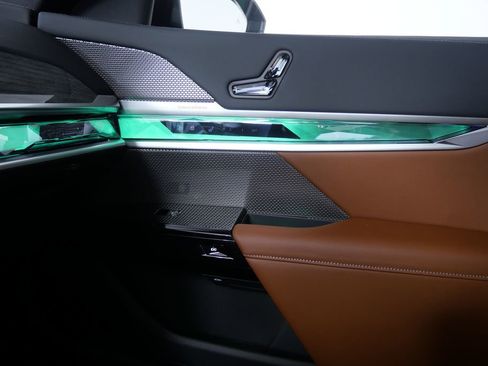 Used 2025 BMW 760i xDrive w/ Executive Package image 31