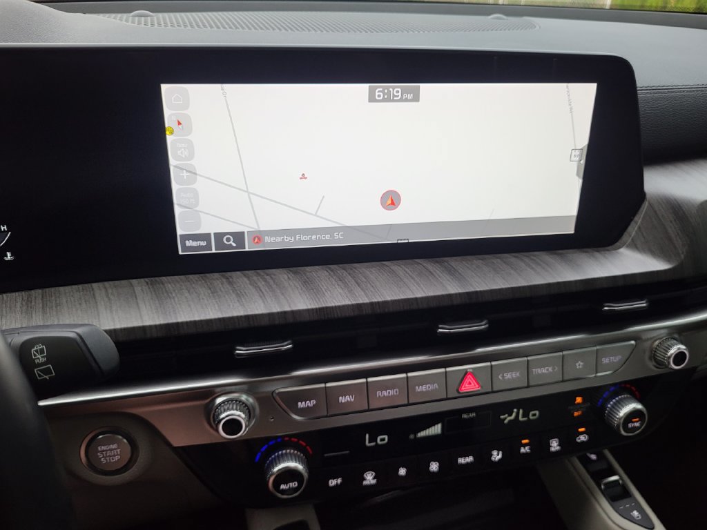 Used 2024 Kia Telluride EX w/ EX Captain's Chair Package FWD image 17