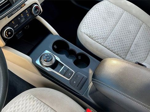 Used 2021 Ford Escape SE image 17