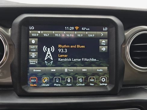 Used 2022 Jeep Wrangler Unlimited Sahara w/ Cold Weather Group AWD/4WD image 19
