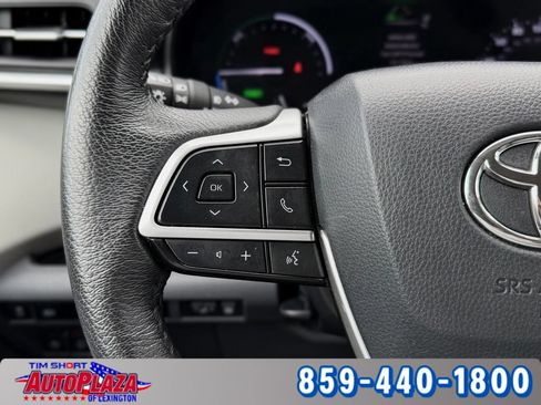 Used 2024 Toyota Sienna XLE FWD image 18