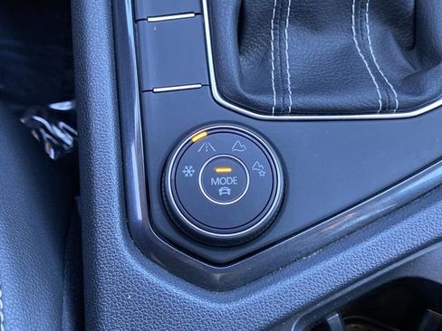 Used 2023 Volkswagen Tiguan SE image 21