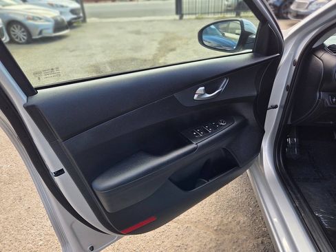 Used 2020 Kia Forte LXS FWD image 25