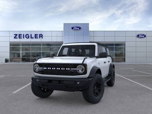 New 2026 Ford Bronco Outer Banks w/ Sasquatch Package image 2