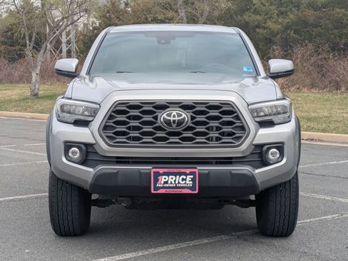 Used 2021 Toyota Tacoma TRD Off-Road image 2