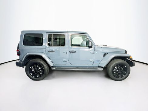 Used 2025 Jeep Wrangler Sahara image 10