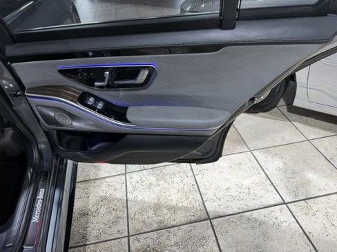 Used 2022 Mercedes-Benz S 580 4MATIC Sedan w/ AMG Line Package image 28