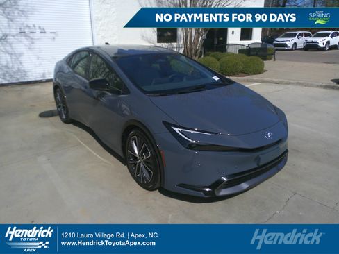 Used 2026 Toyota Prius XLE image 1