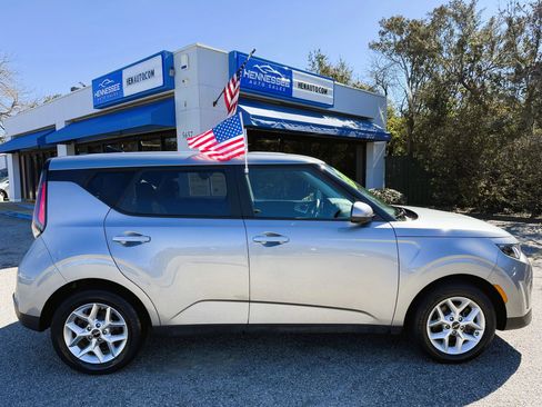 Used 2024 Kia Soul LX w/ Option Group 015 FWD image 8
