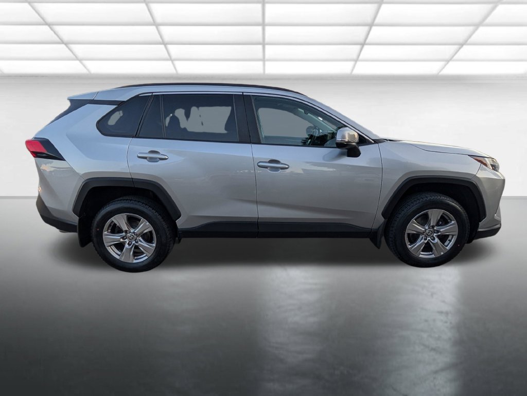 Used 2022 Toyota RAV4 XLE AWD/4WD image 27