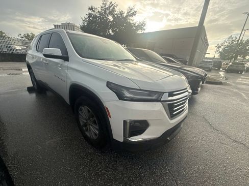 Used 2023 Chevrolet Traverse LT FWD image 2