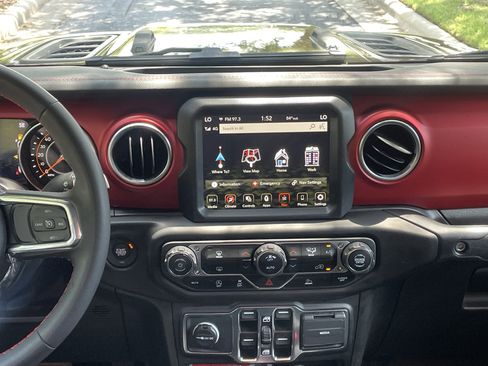 Used 2023 Jeep Gladiator Rubicon w/ Trailer Tow Package AWD/4WD image 29