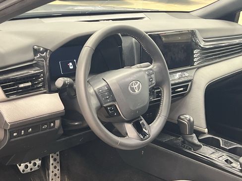 Used 2025 Toyota Camry SE w/ Convenience Package FWD image 15