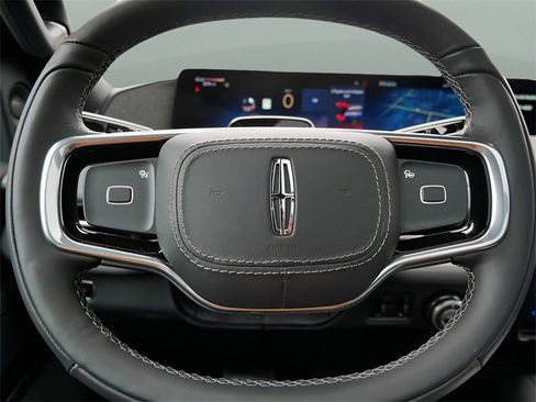 Used 2025 Lincoln Navigator Reserve w/ Jet Appearance Package image 18