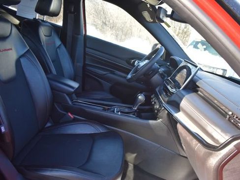 Used 2025 Jeep Compass Trailhawk AWD/4WD image 15