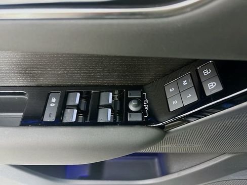 New 2026 Land Rover Range Rover Velar Dynamic SE image 18