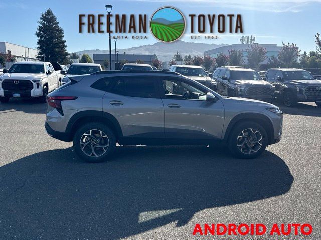 Used 2025 Chevrolet Trax LT FWD image 4